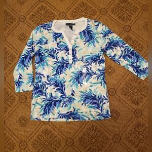 Womans Midsleeve 6 Snap Button Top